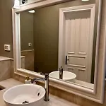 Vibrant L Stylish 2bd In Center