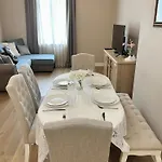 Apartament Vibrant L Stylish 2bd In Center