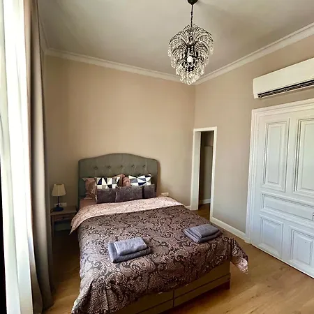 Vibrant L Stylish 2bd In Center Апартамент