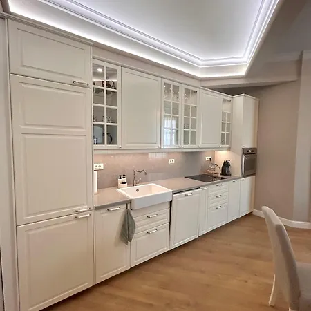 Vibrant L Stylish 2bd In Center Apartament