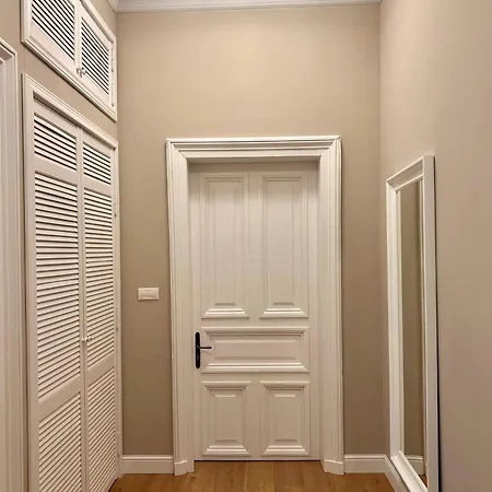 Апартамент Vibrant L Stylish 2bd In Center