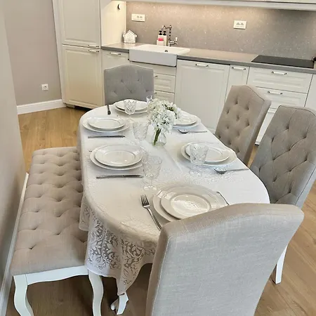 Vibrant L Stylish 2bd In Center Апартамент *