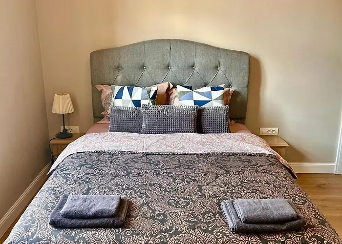 Vibrant L Stylish 2bd In Center Lejlighed Varna