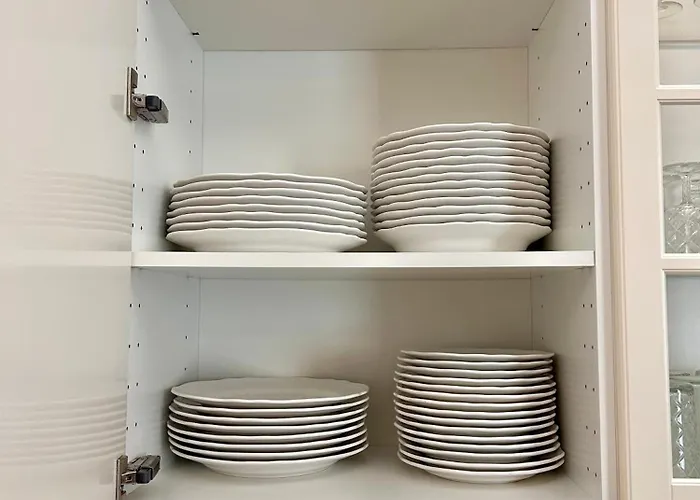 Vibrant L Stylish 2bd In Center Lejlighed *