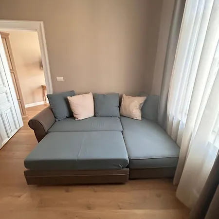 Vibrant L Stylish 2bd In Center Lejlighed