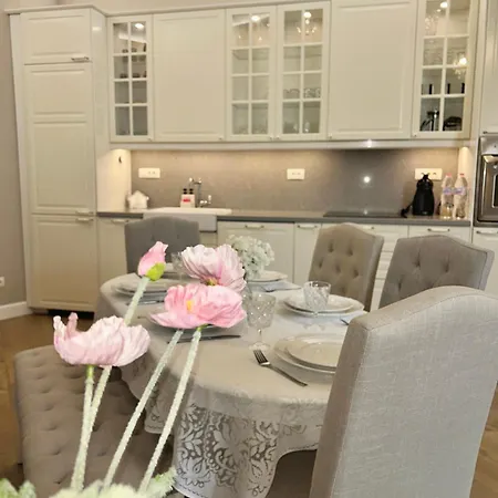 Апартамент Vibrant L Stylish 2bd In Center