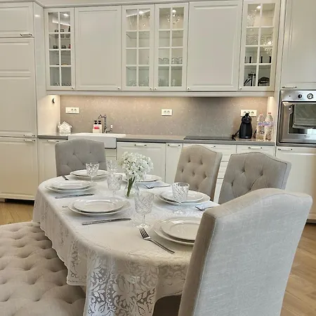 Vibrant L Stylish 2bd In Center Apartament Warna