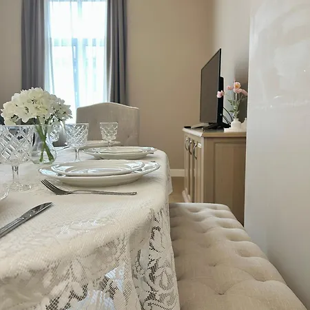Апартамент Vibrant L Stylish 2bd In Center Варна