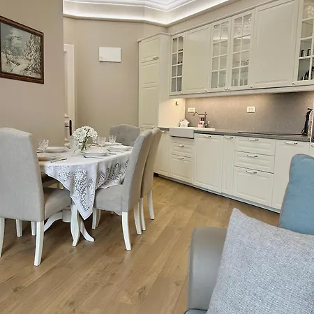 Vibrant L Stylish 2bd In Center Apartament Warna